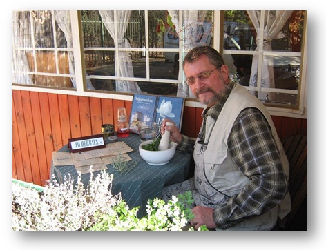 JM Herbals Making a Poultice2